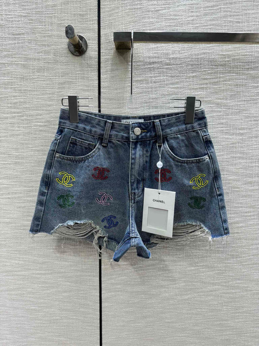 小香家-2403 刺繡logo破洞直筒牛仔短褲