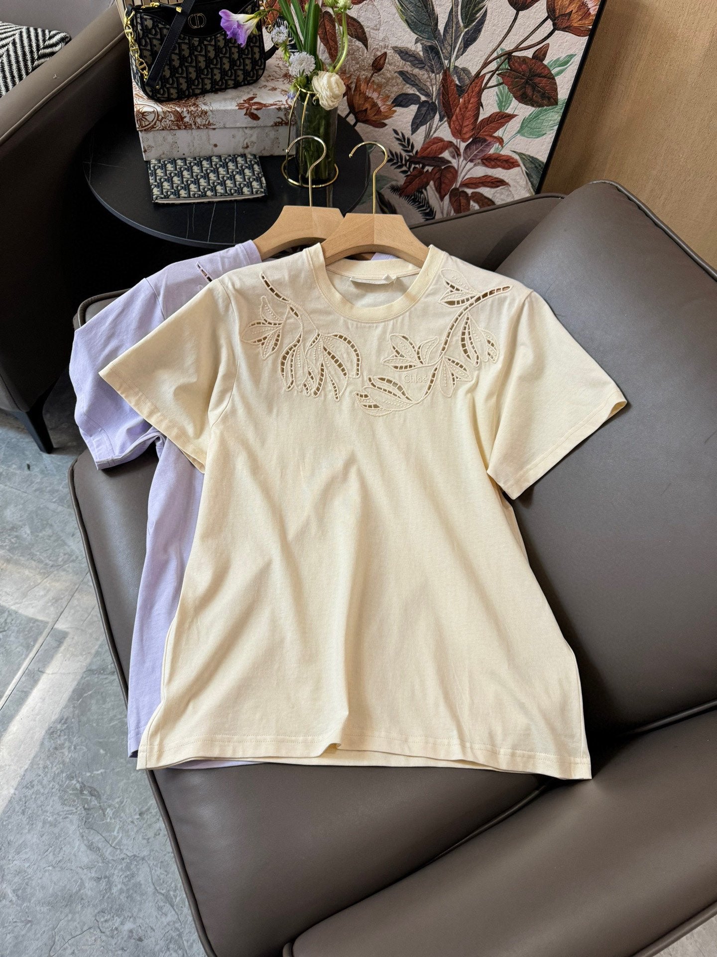 克羅C-2403 24SS新款鏤空繡花短袖TEE 米色