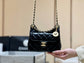 小香家-Chanel Hobo 23c早春款 油蠟皮黑色 小號