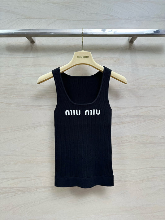 穆M家-2404 24早春新品新年紅崁花logo針織小背心 黑色