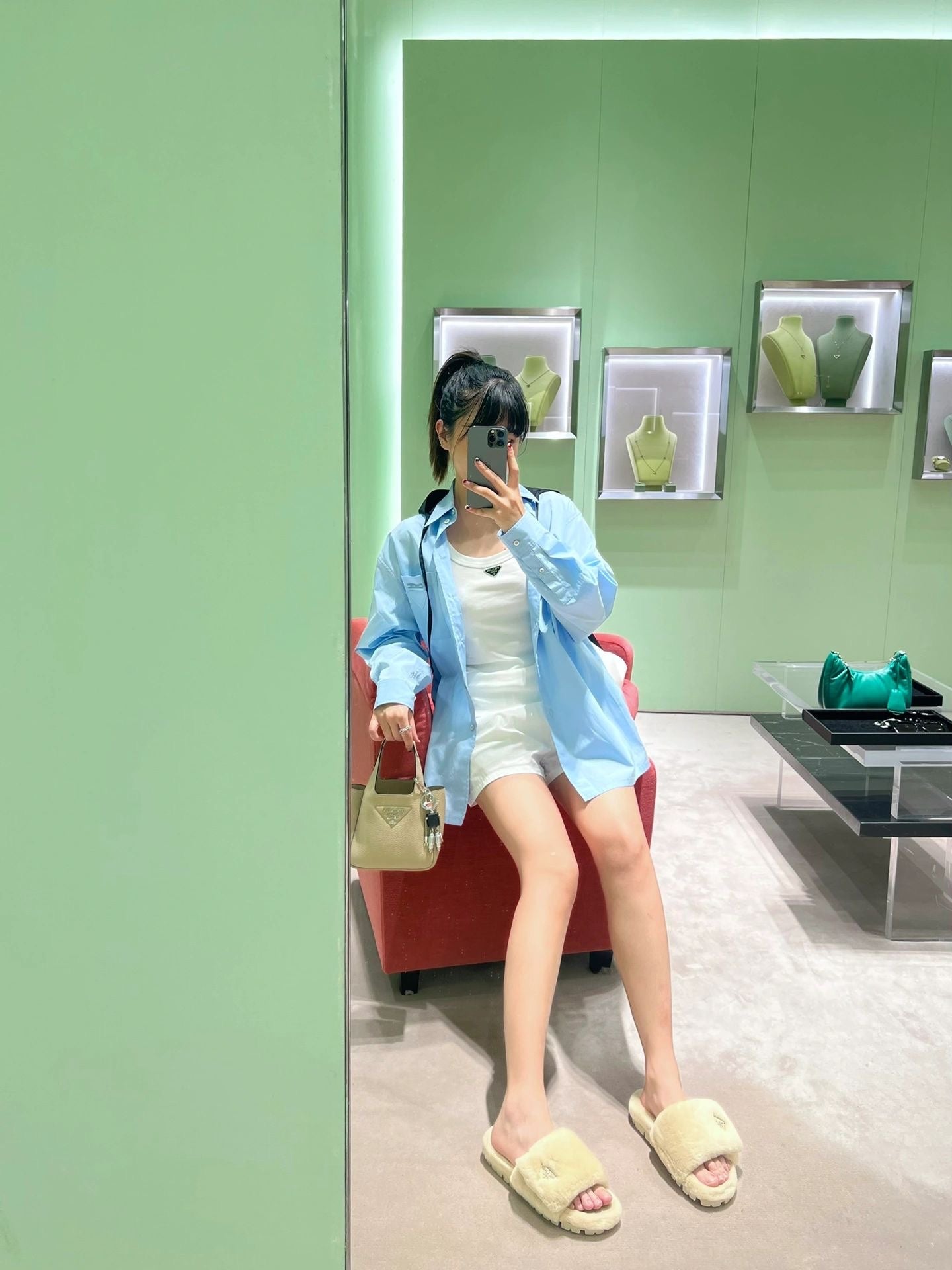 普P家-2023秋冬新款 羊毛拖鞋 側邊三角標誌款 杏色