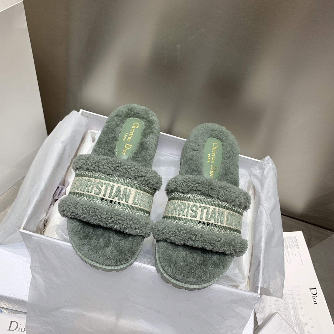 迪D家-厚底電繡毛毛拖鞋 灰綠色