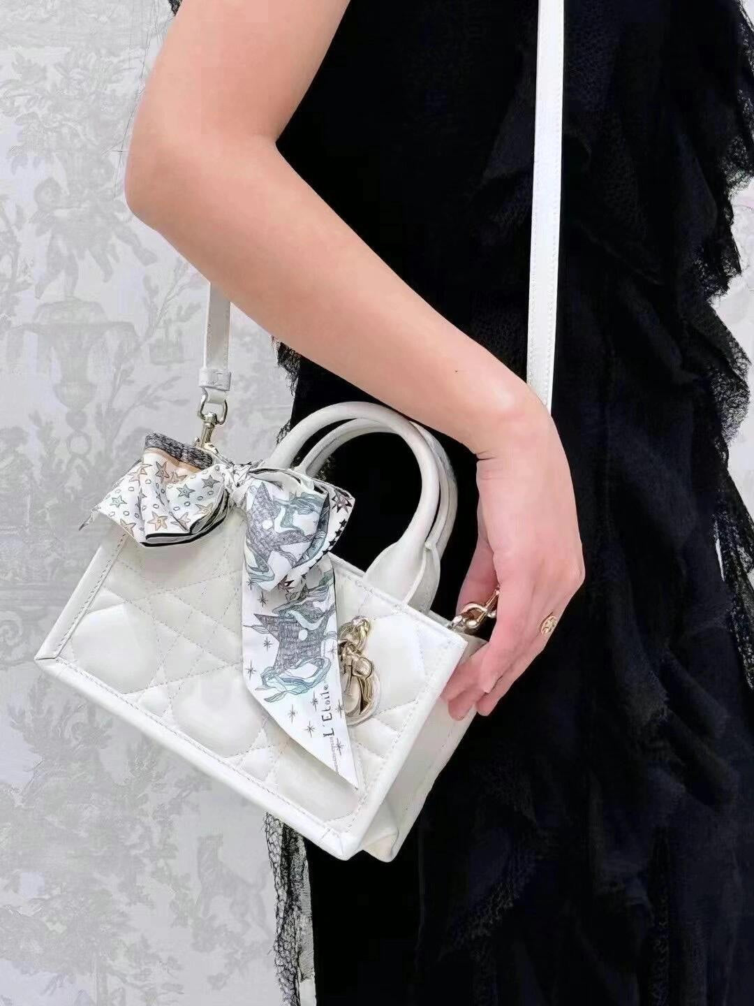 熱銷款 迪D家-Book Tote 背帶托特包 白色 Mini