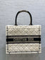 迪D家-Book tote 毛絨白黑色 中號