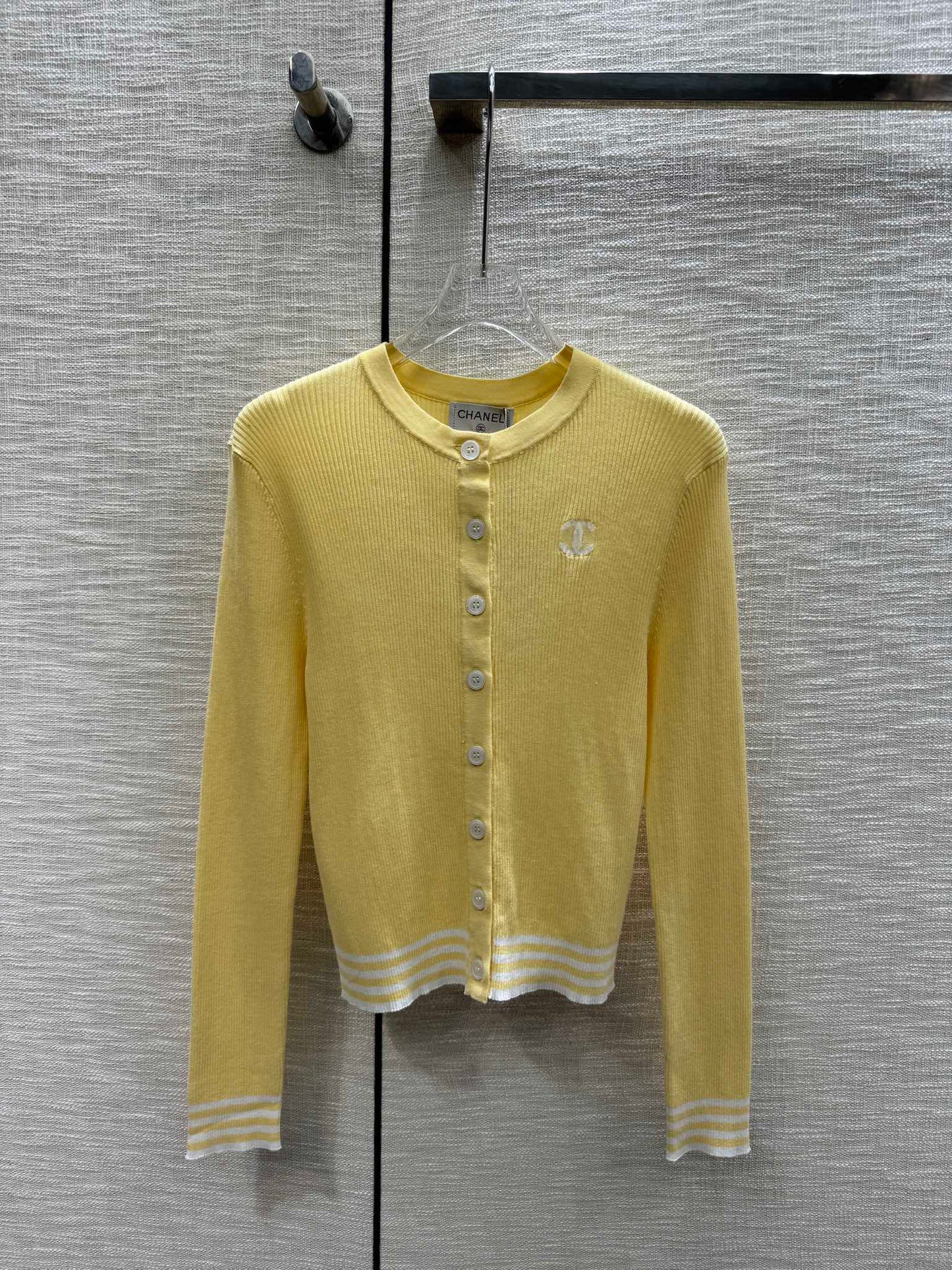 小香家-2403 撞色logo針織圓領開襟衫 黃色