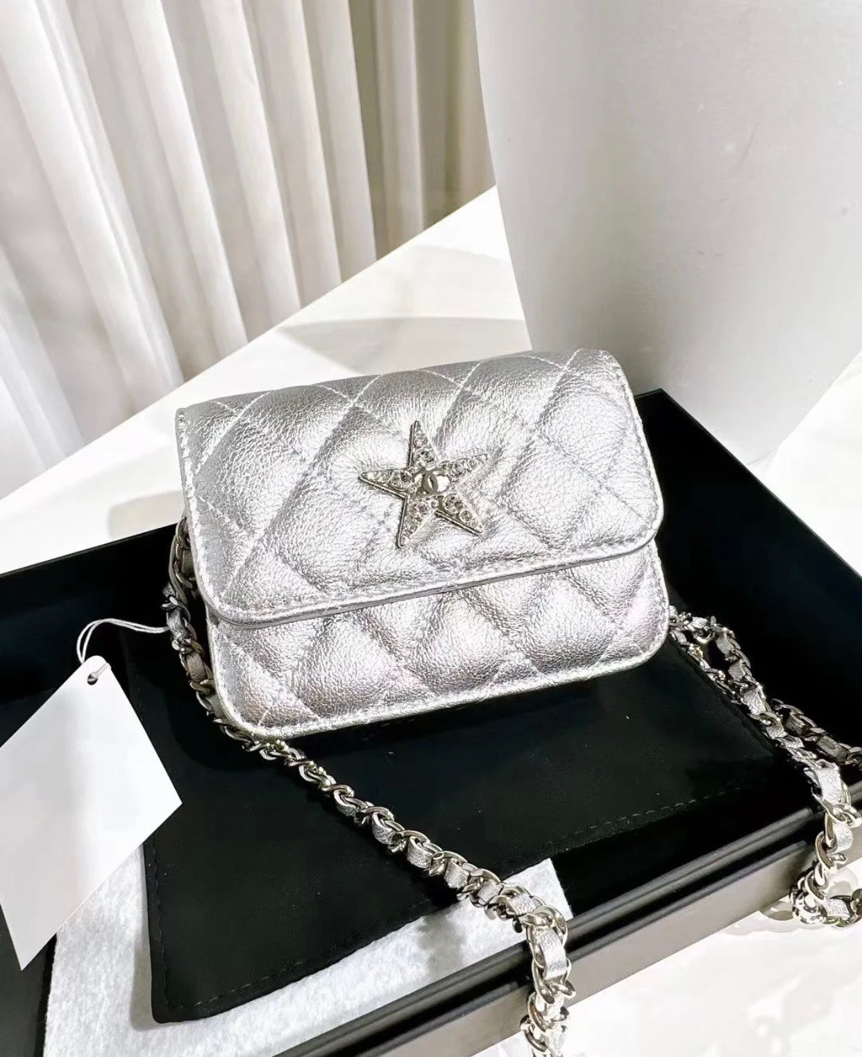 小香家-春夏新款 Chanel 24c 迷你斜跨包 銀色