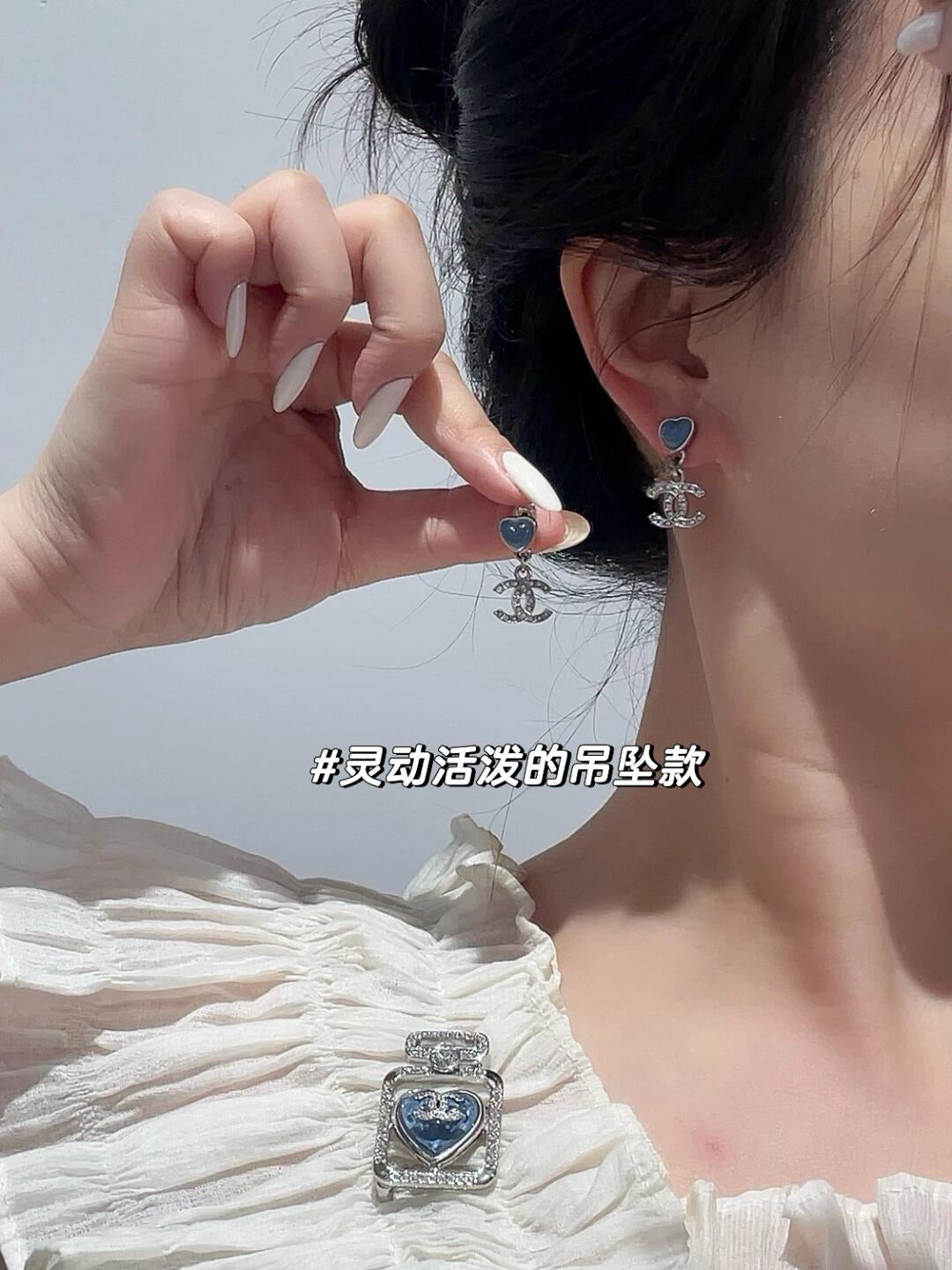 小香家-25P愛心吊墜雙C耳環-粉色/藍色