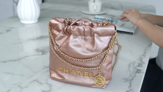 小香家-新款 Chanel 22號手袋 玫瑰金 鑲金背帶 雙鍊條