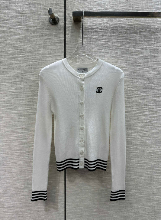 小香家-2403 撞色logo針織圓領開襟衫 白色