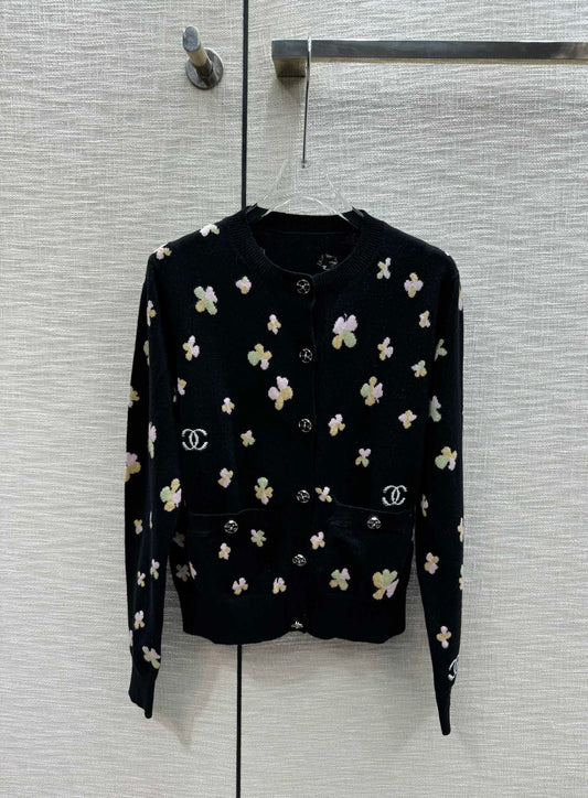 小香家-2403 24早春最新手工坊系列 四葉草針織開襟衫 黑色