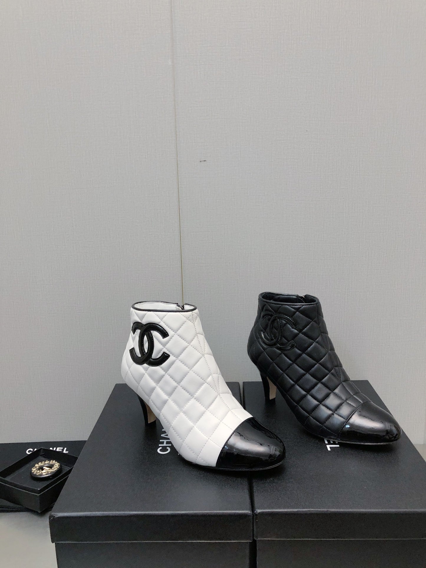小香家-2023秋冬新款 圓頭粗跟短靴 7CM 白色