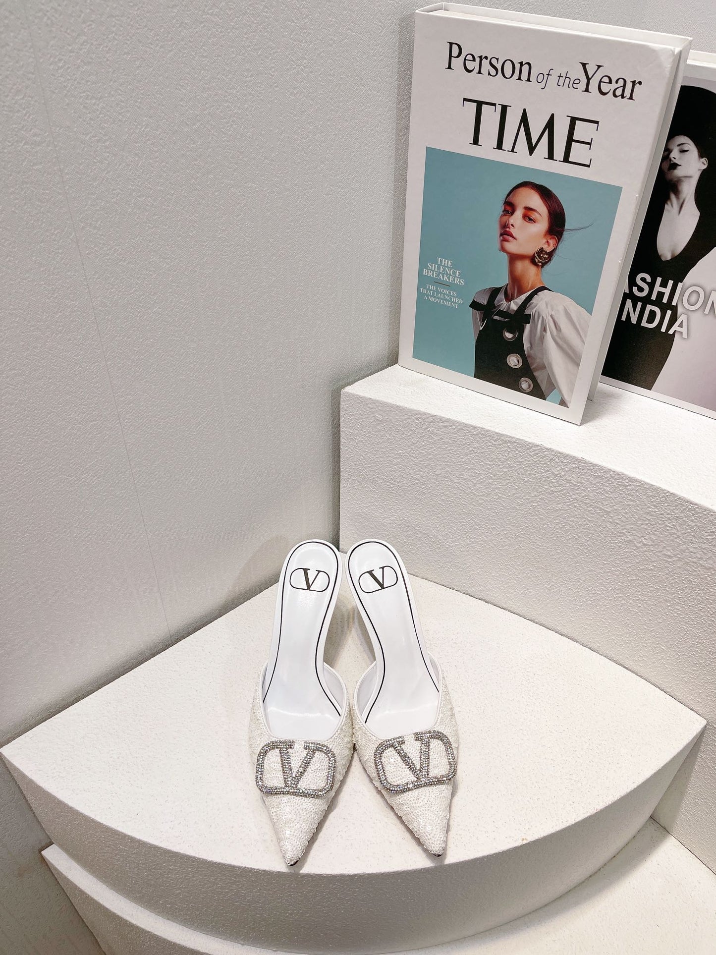 范倫V-2023官網最新 亮面尖頭高跟拖鞋 8CM 白色