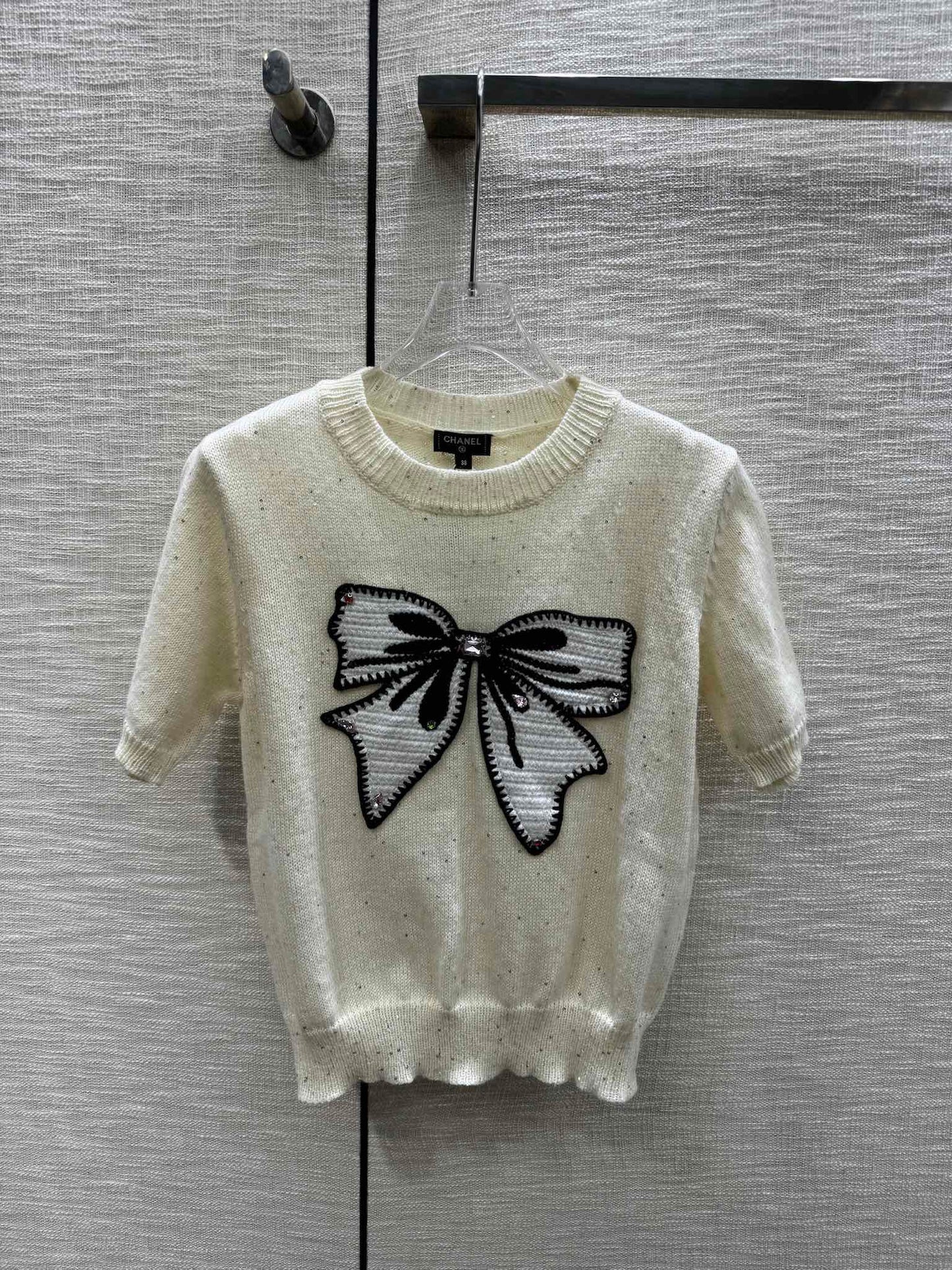小香家-2403 刺繡蝴蝶結圖案針織短袖 杏色