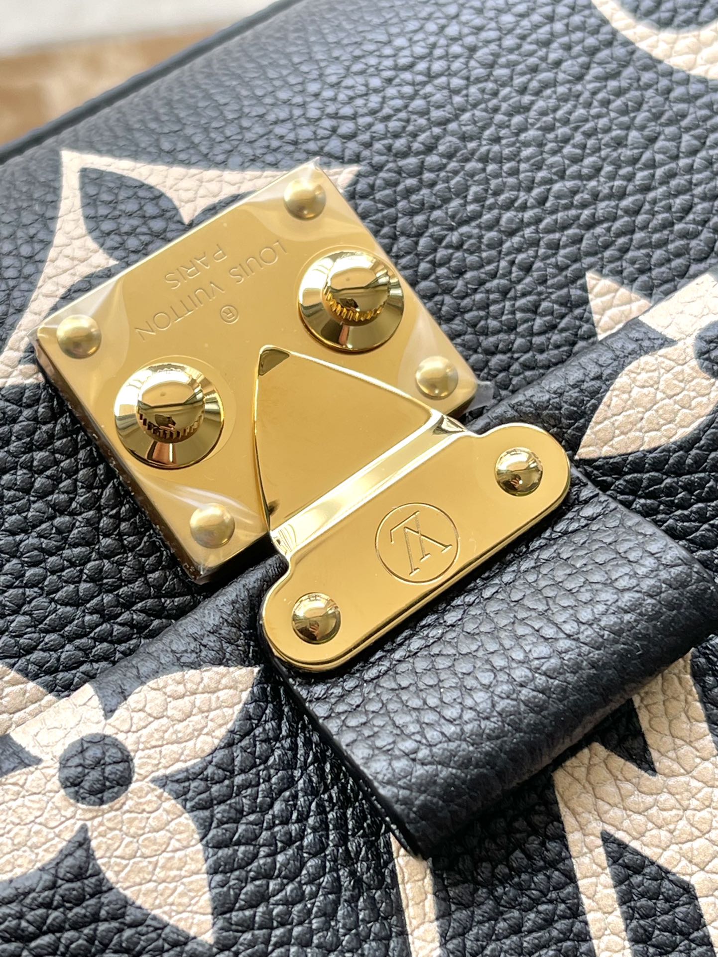 M45978 路L家-Madeleine BB 手提斜跨包 黑色印花