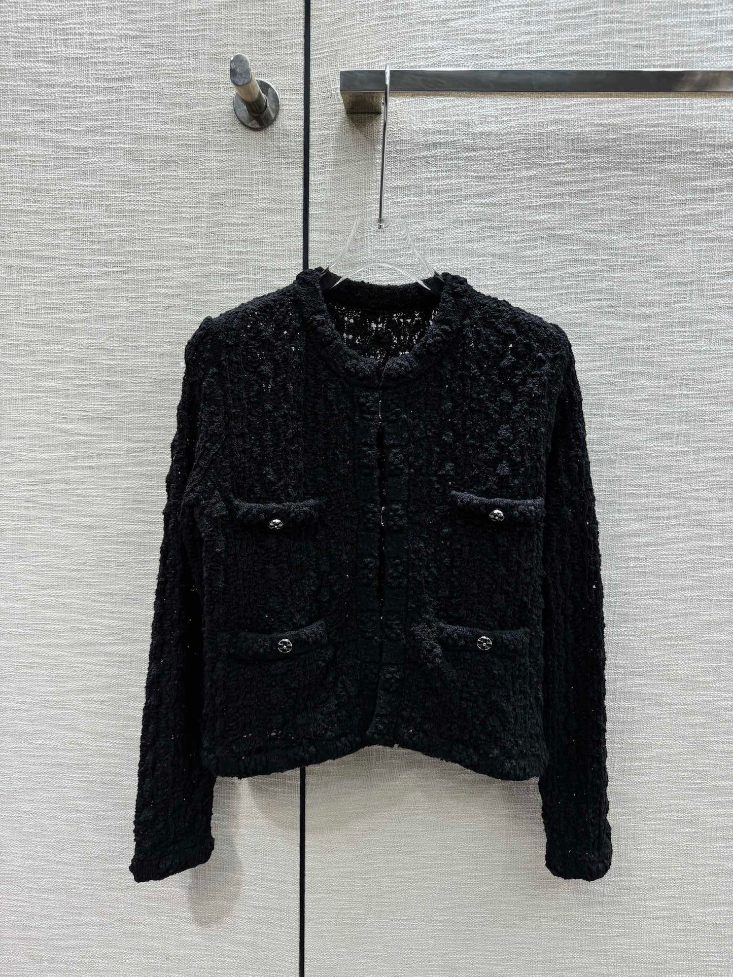 小香家-2403 24早春最新系列鏤空絞花針織開襟衫 黑色