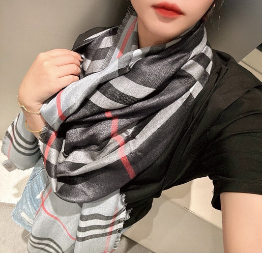 巴B家-2024格紋絲羊絨圍巾 220*70 黑色