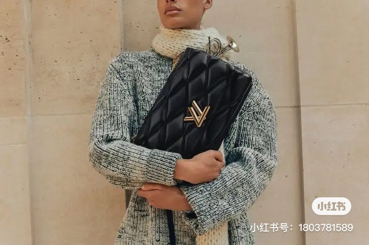 M22890路L家-菱格壓紋鍊條包 大號黑色
