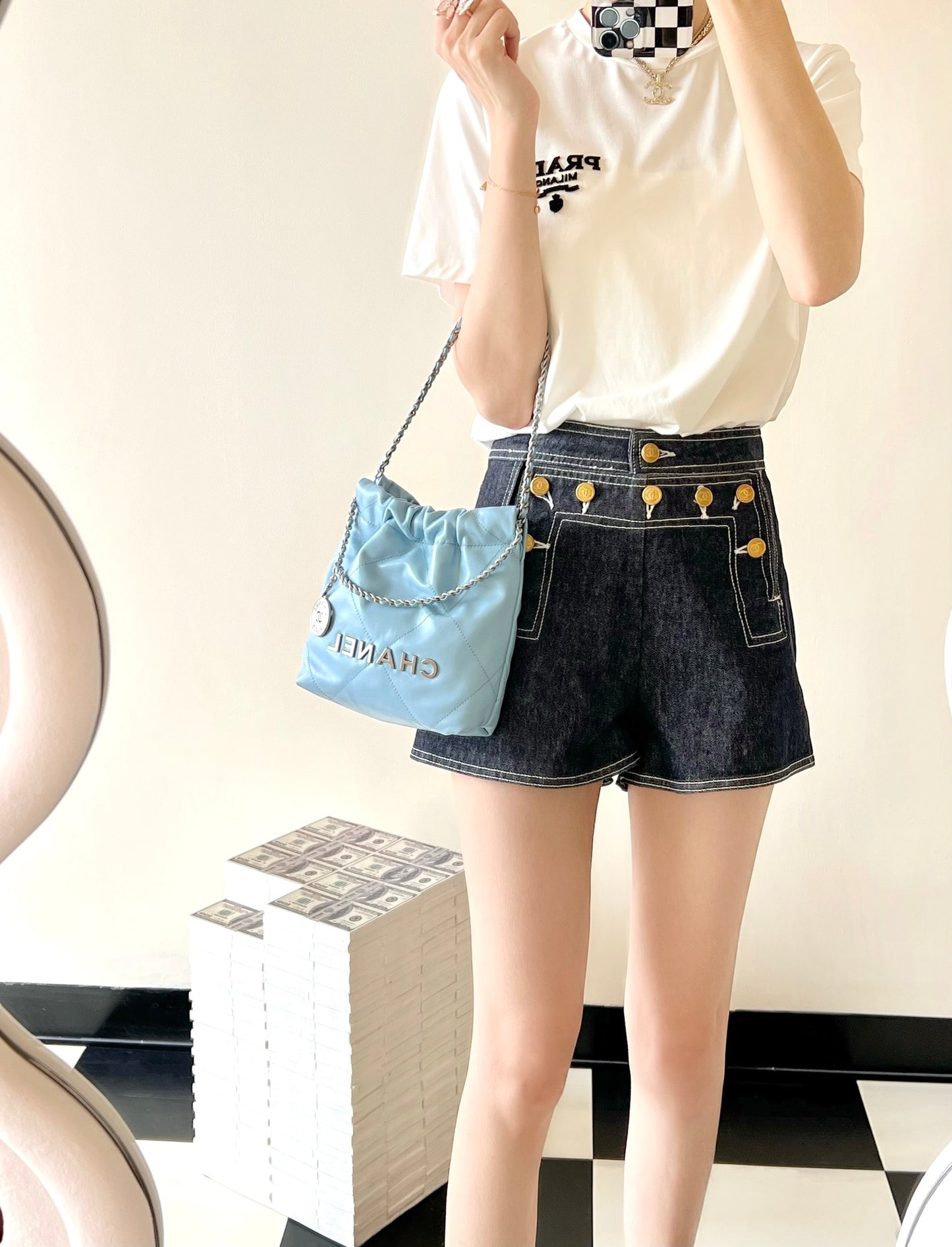 小香家-2023春夏新款 22BAG Mini 奶藍色 上身圖