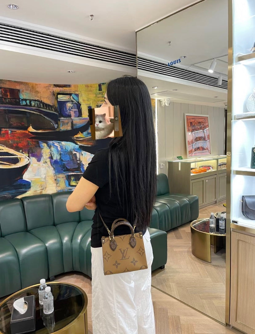 路L家-M46839 OnTheGo BB迷你雙色手袋 棕色