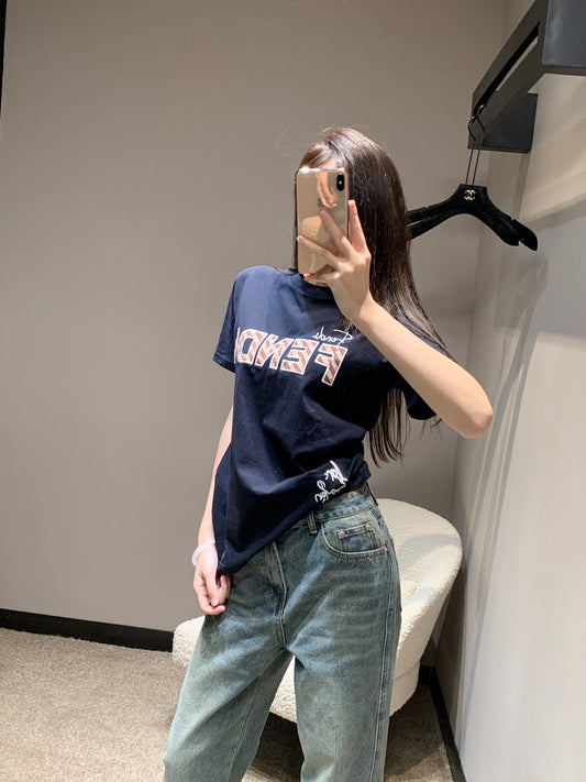 芬F家-2403 24SS春夏新款Logo刺繡圓領短袖TEE 藍色