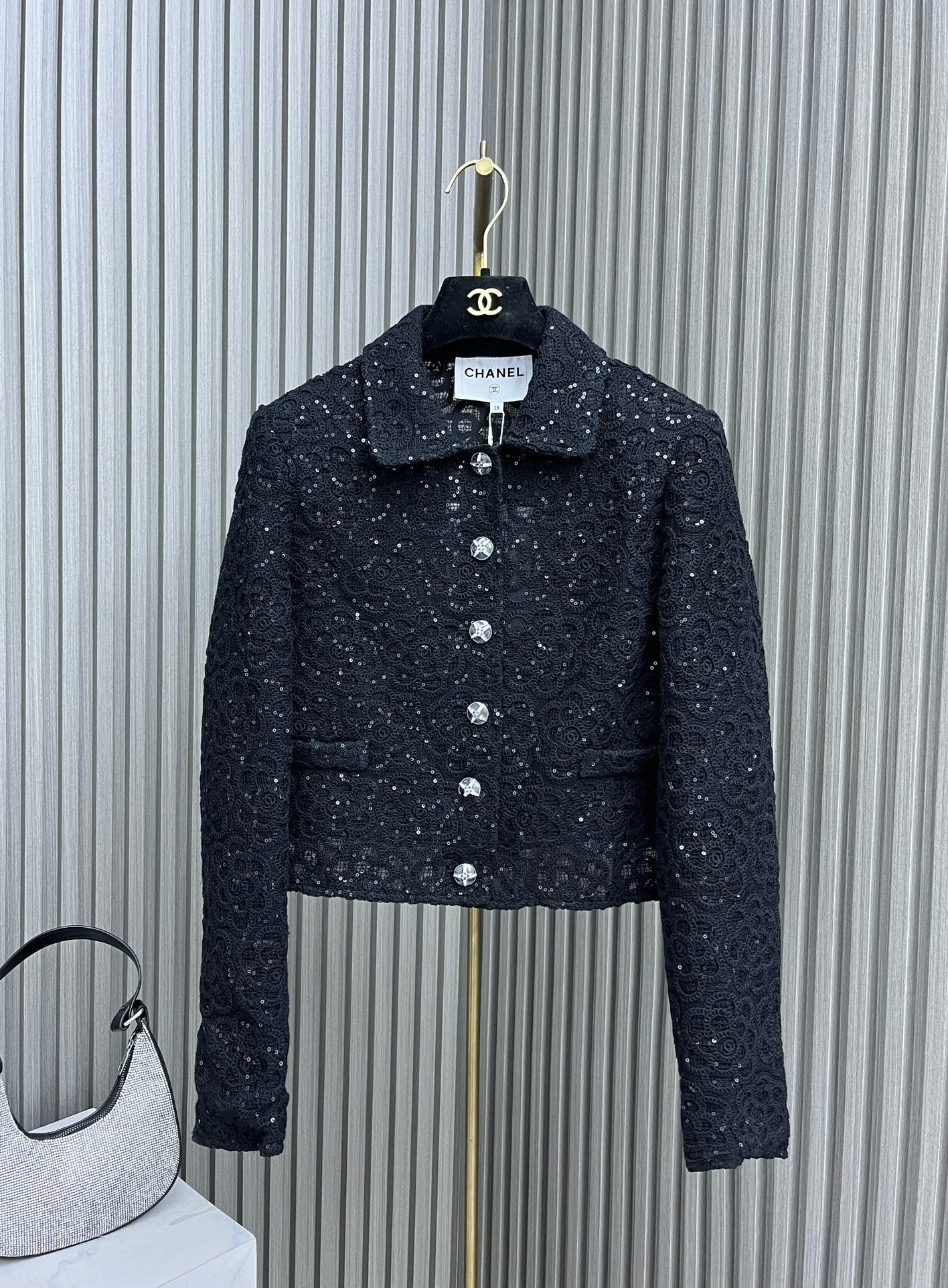 小香家-2403 24新品上架重工珠片繡花短款套裝 黑色