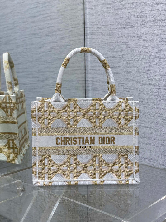 迪D家-2024春夏系列 Book Tote 經典的菱形格 白金色 小號