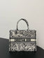 迪D家 Book Tote SUMMER 23 白色 中號36.5cm