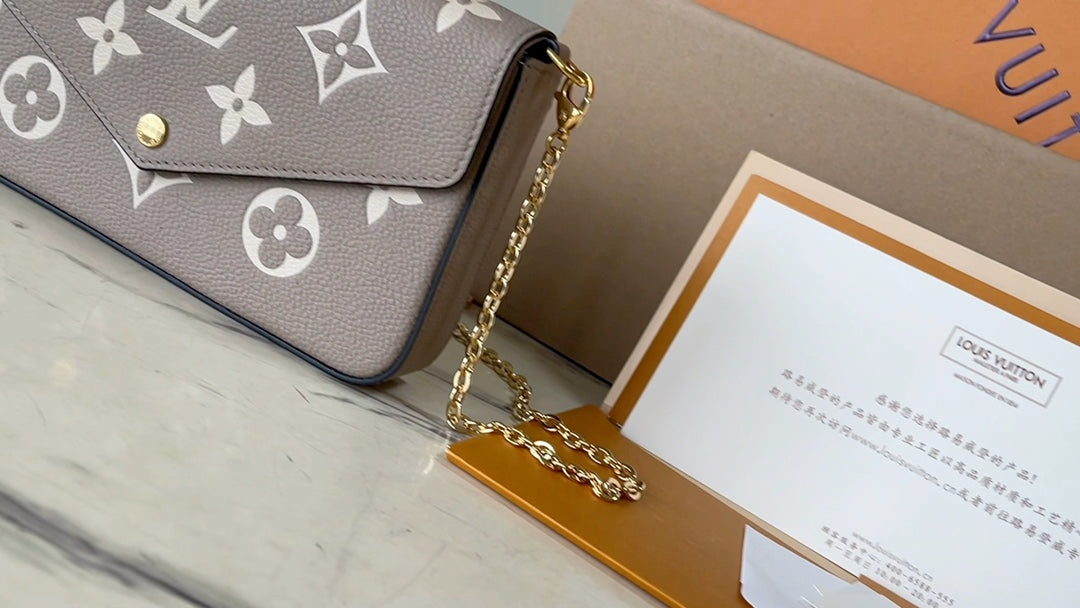 M69977 路L家-Pochette Felicie Empreinte壓紋斜背包 杏色