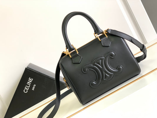 賽C家-2023春夏系列 CUIR TRIOMPHE光滑小牛皮革波士頓包 黑色