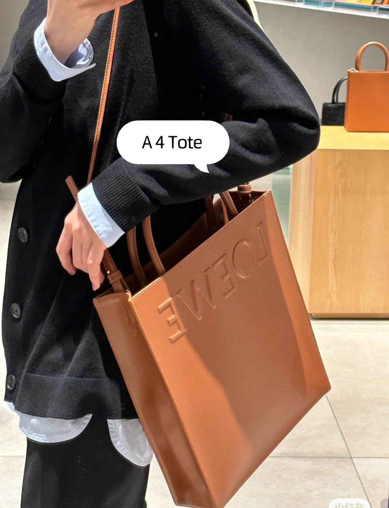 熱銷款 羅L威-Standard A4 Tote手袋 油亮牛皮革 大號 棕色