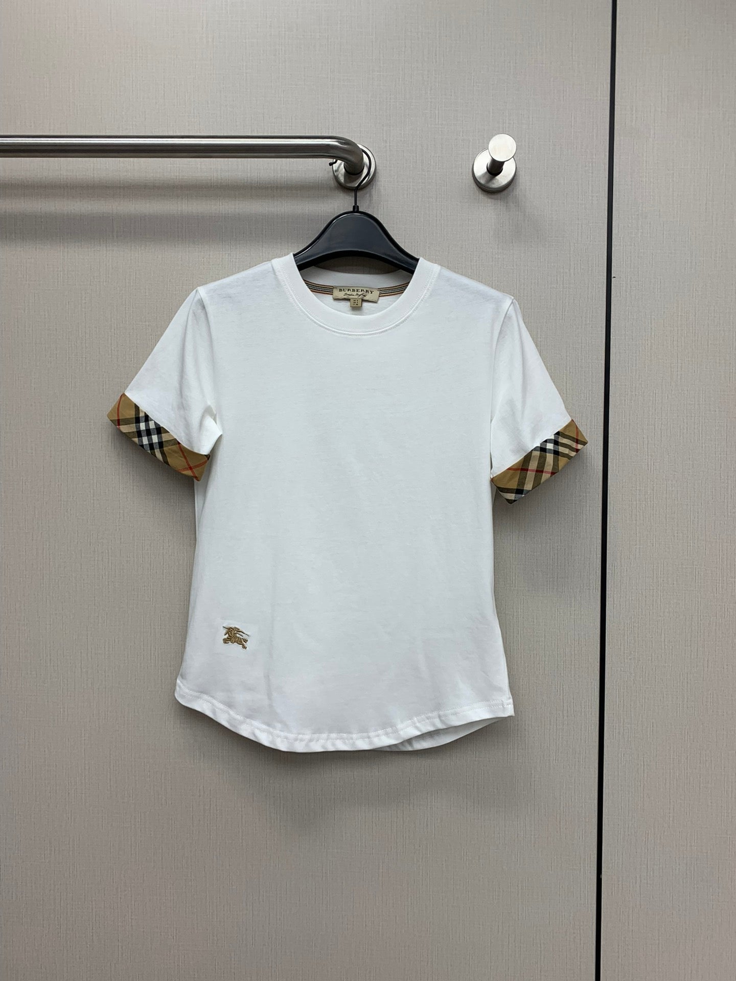 巴B家-2403 24早春新款經典格子繡馬TEE 白色