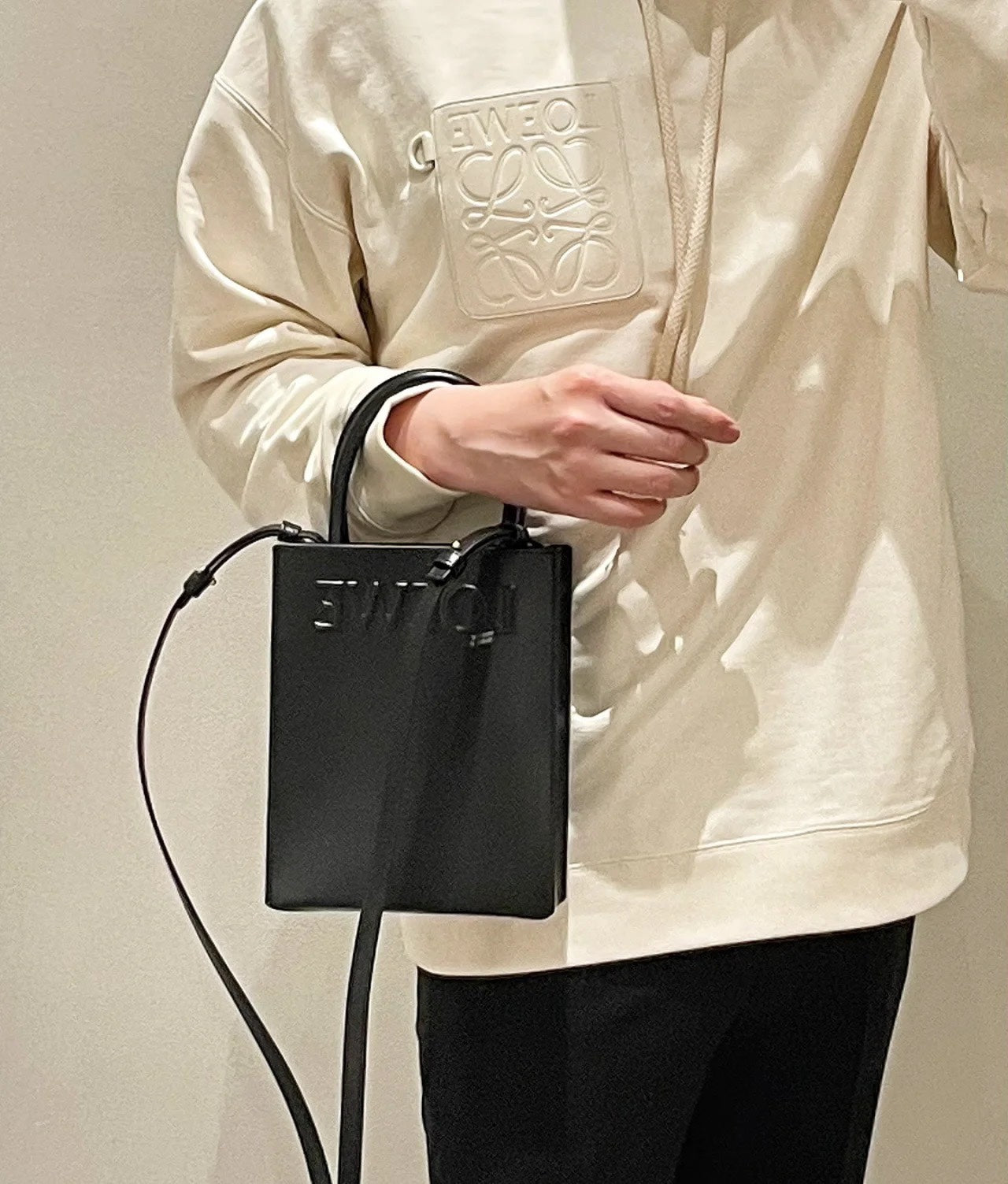 羅L威-Standard A5 Tote手袋 油亮牛皮革 小號 黑色