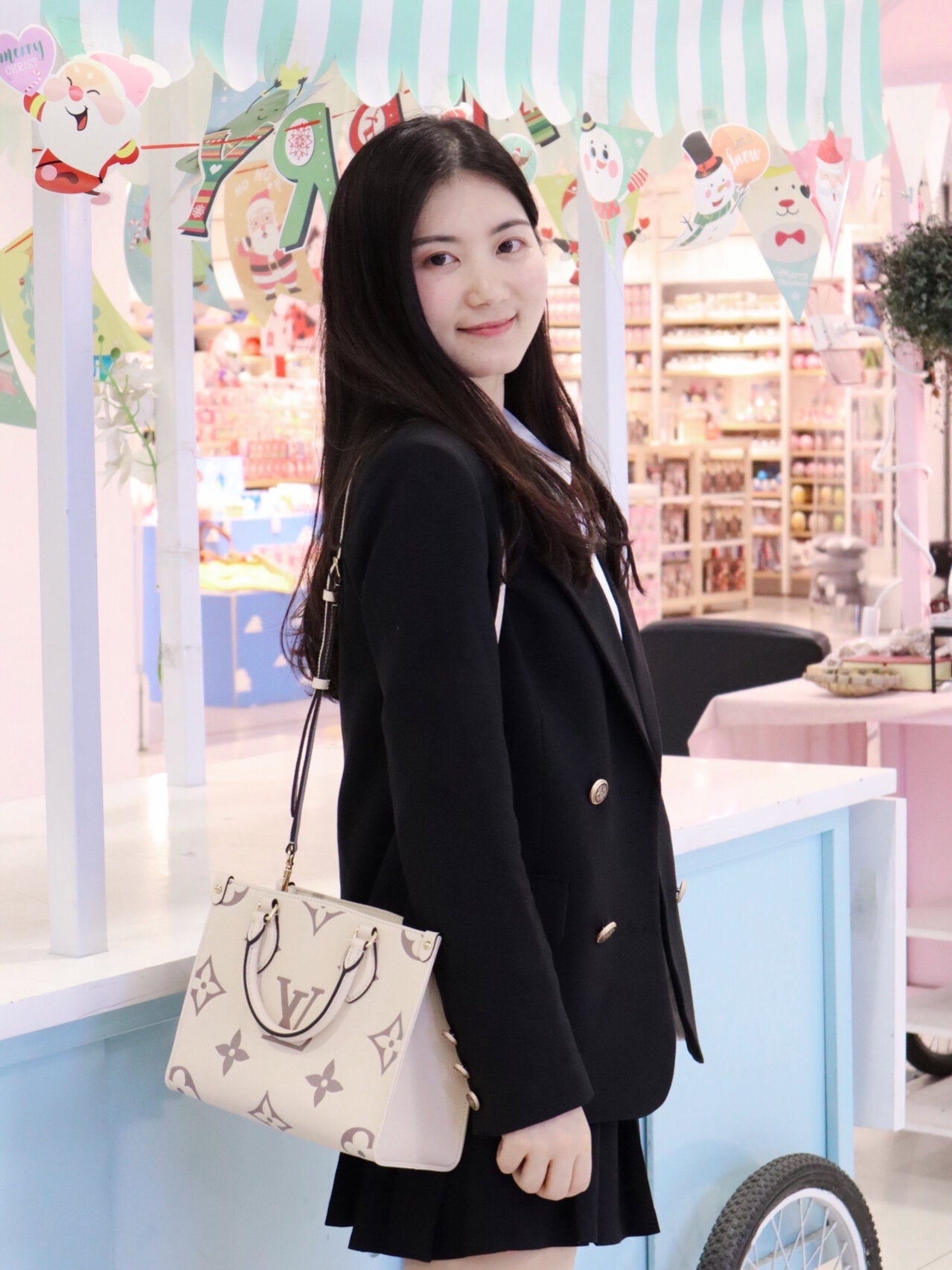 M45495 路L家-OnTheGo MM 斜跨手提包 白色