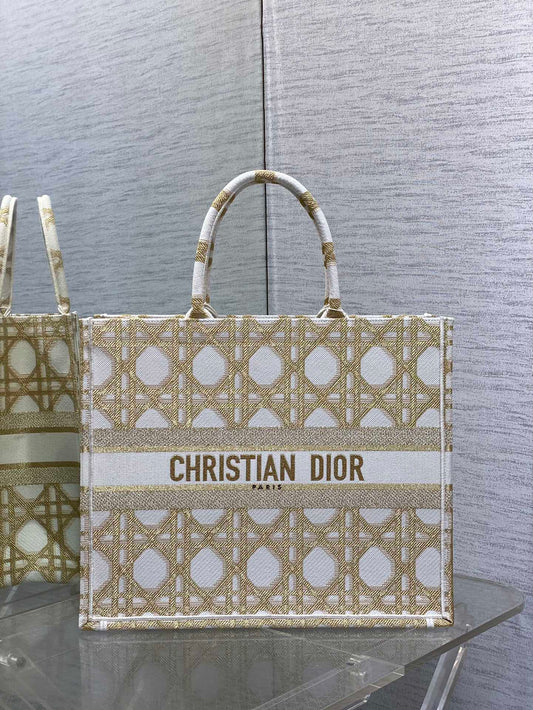 迪D家-2024春夏系列 Book Tote 經典的菱形格 白金色 大號