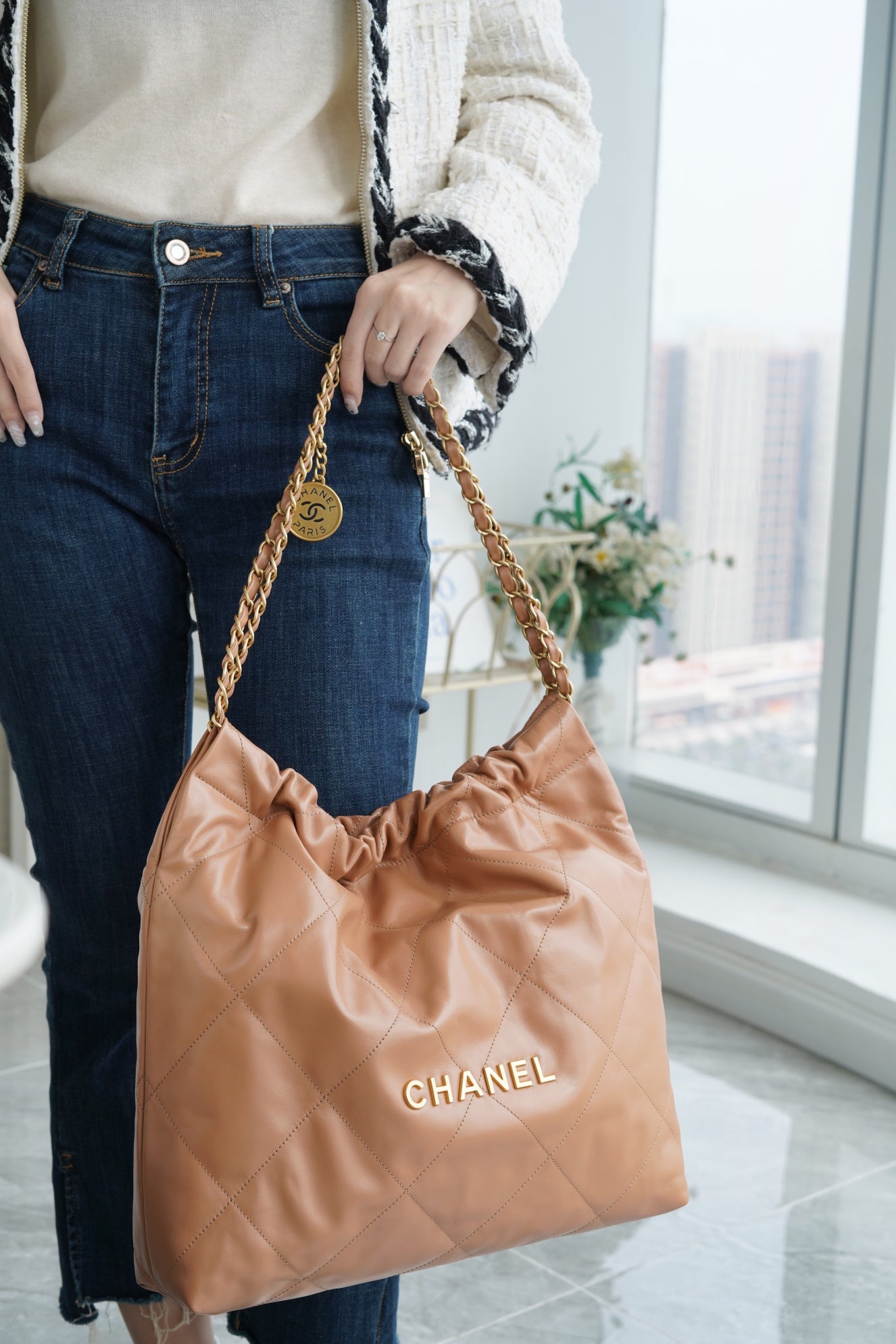 熱銷款 小香家-Chanel 22號手袋中號 奶茶色