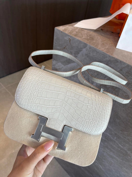 小愛款-Constance mini 19 8L Beton 冰川白 銀扣