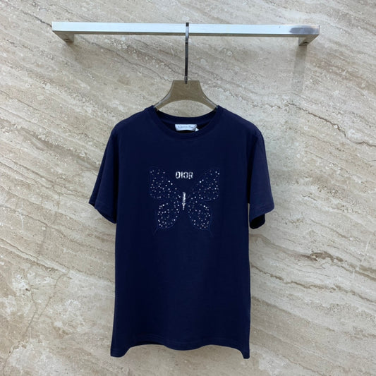迪D家-2403 蝴蝶刺繡logo圓領短袖TEE 藍色