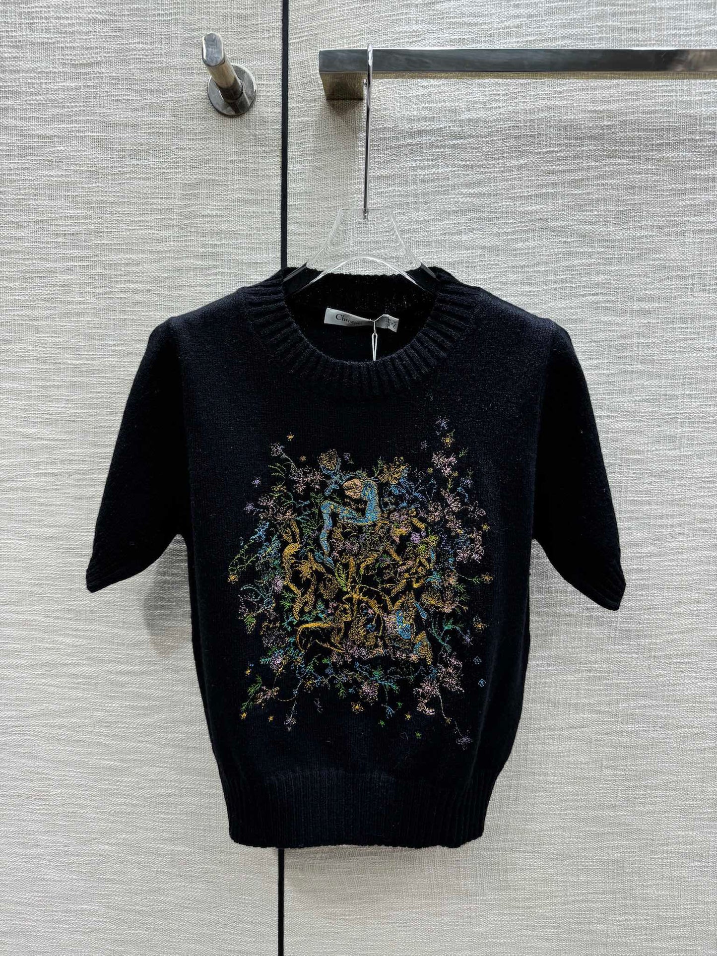 迪D家-2403 24早春最新系列重工刺繡針織短袖 黑色