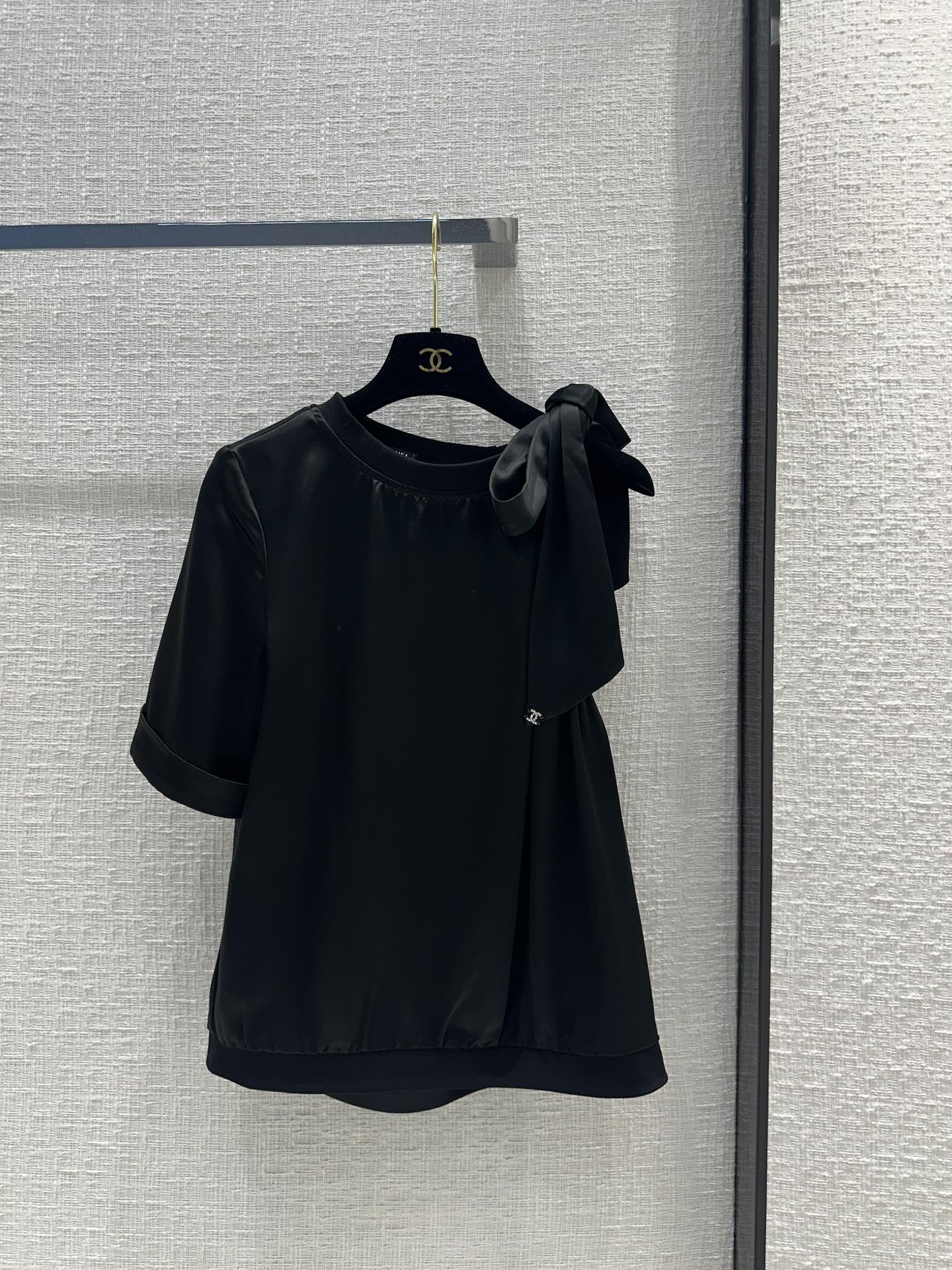 小香家-2404 24s春夏新品蝴蝶結繫帶圓領單袖小上衣 黑色