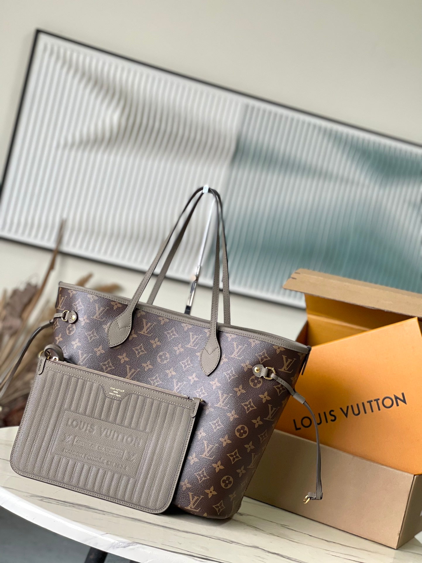 路L家-M12063 Neverfull Inside Out中型手袋 灰色