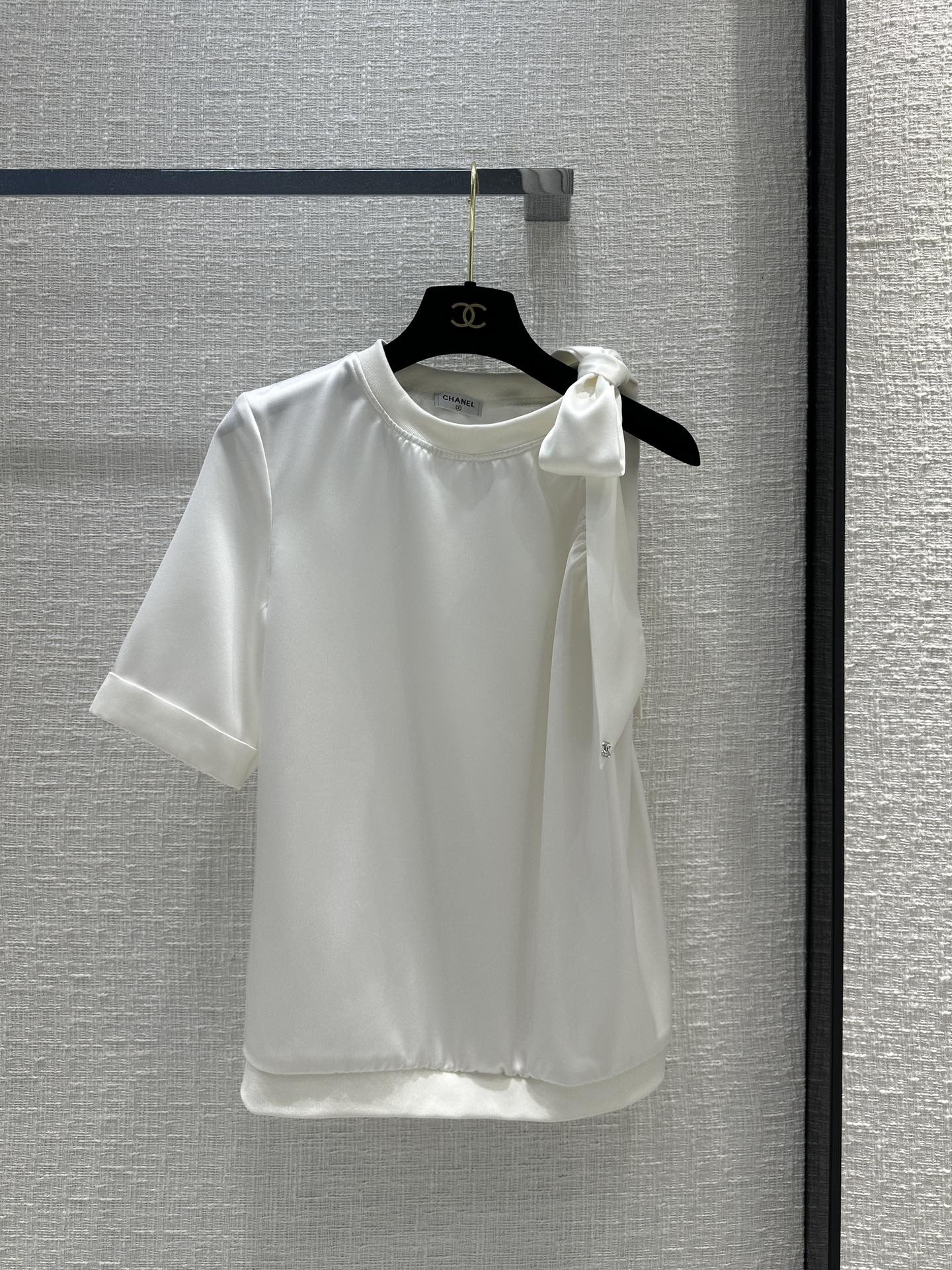 小香家-2404 24s春夏新品蝴蝶結繫帶圓領單袖小上衣 白色