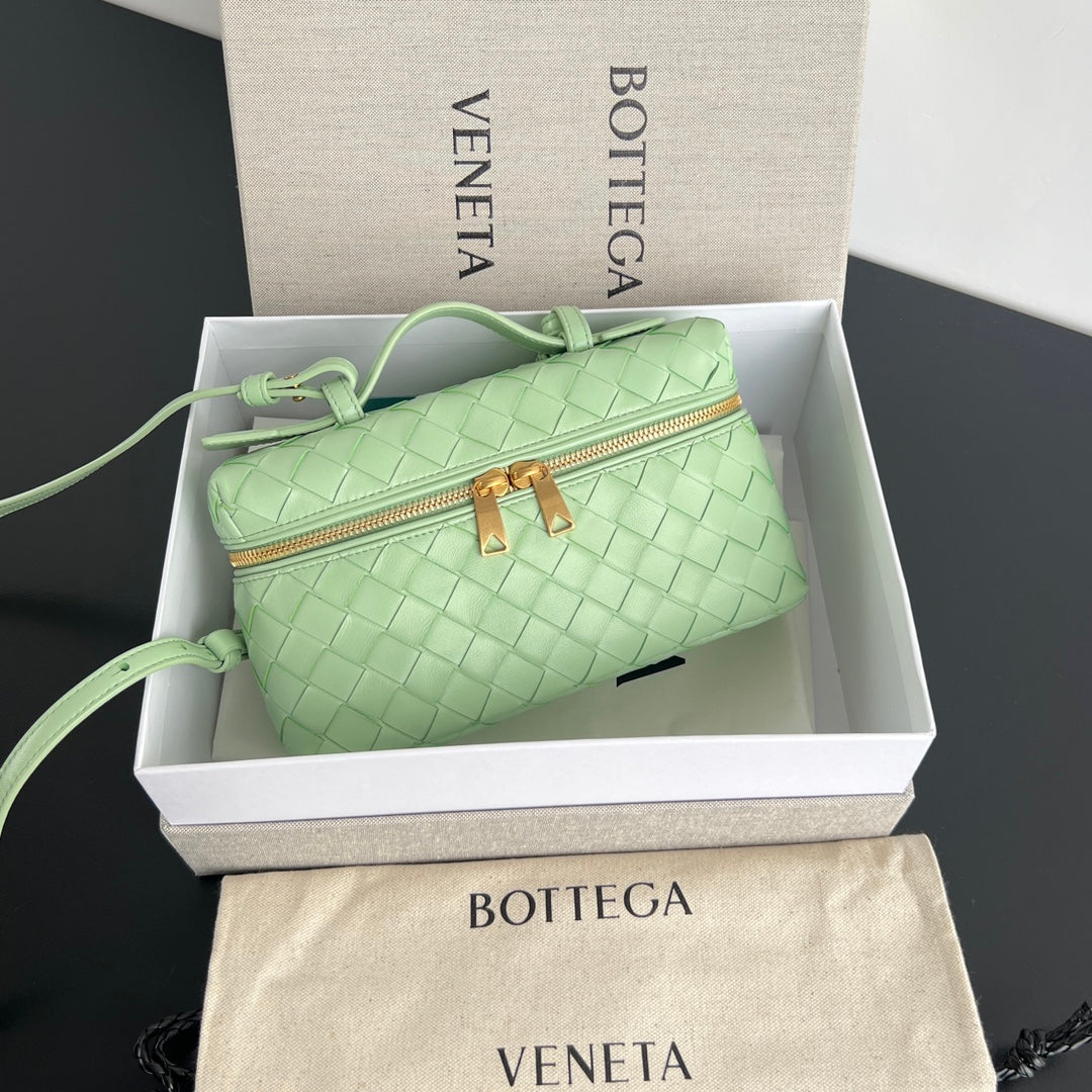 B編織-Vanity Case繩帶化妝包 薄荷綠
