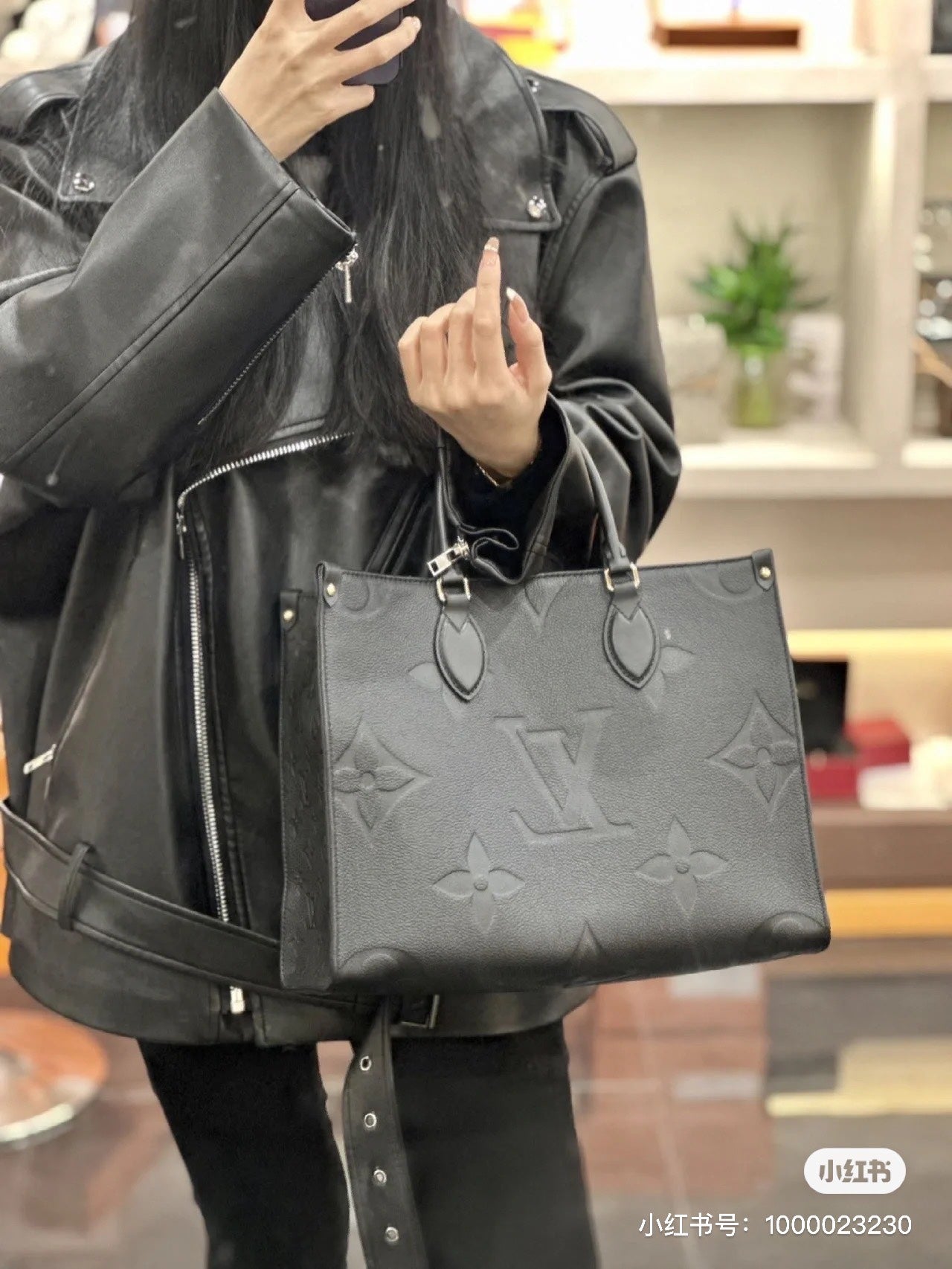 M45653 路L家-OnTheGo PM托特購物包 黑色