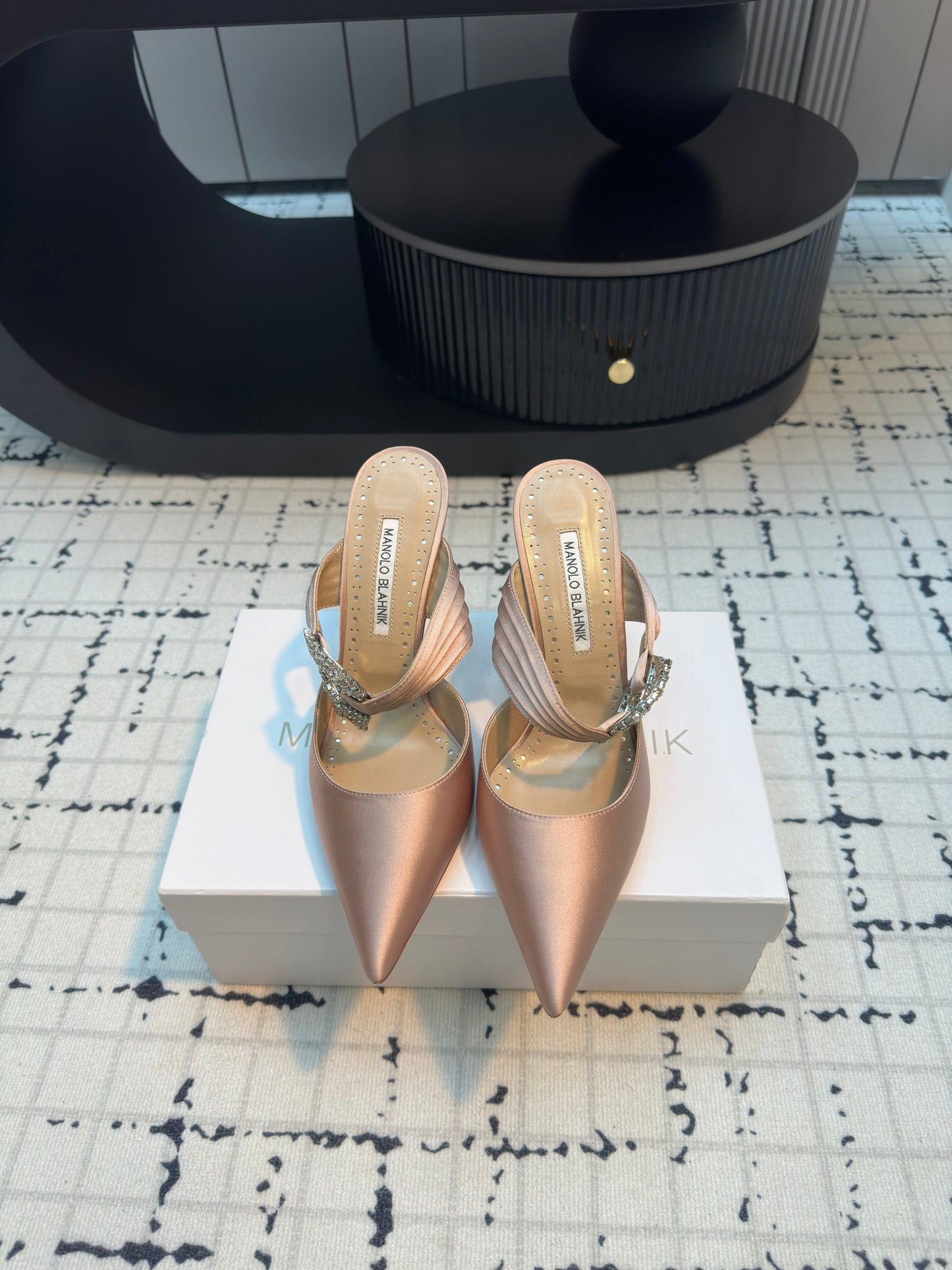 Manolo Blahnik-2024 尖頭高跟鞋 杏色