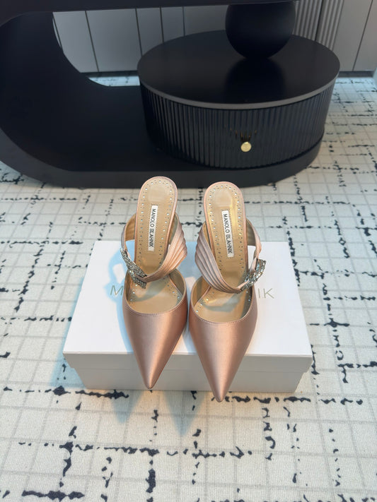 Manolo Blahnik-2024 尖頭高跟鞋 杏色