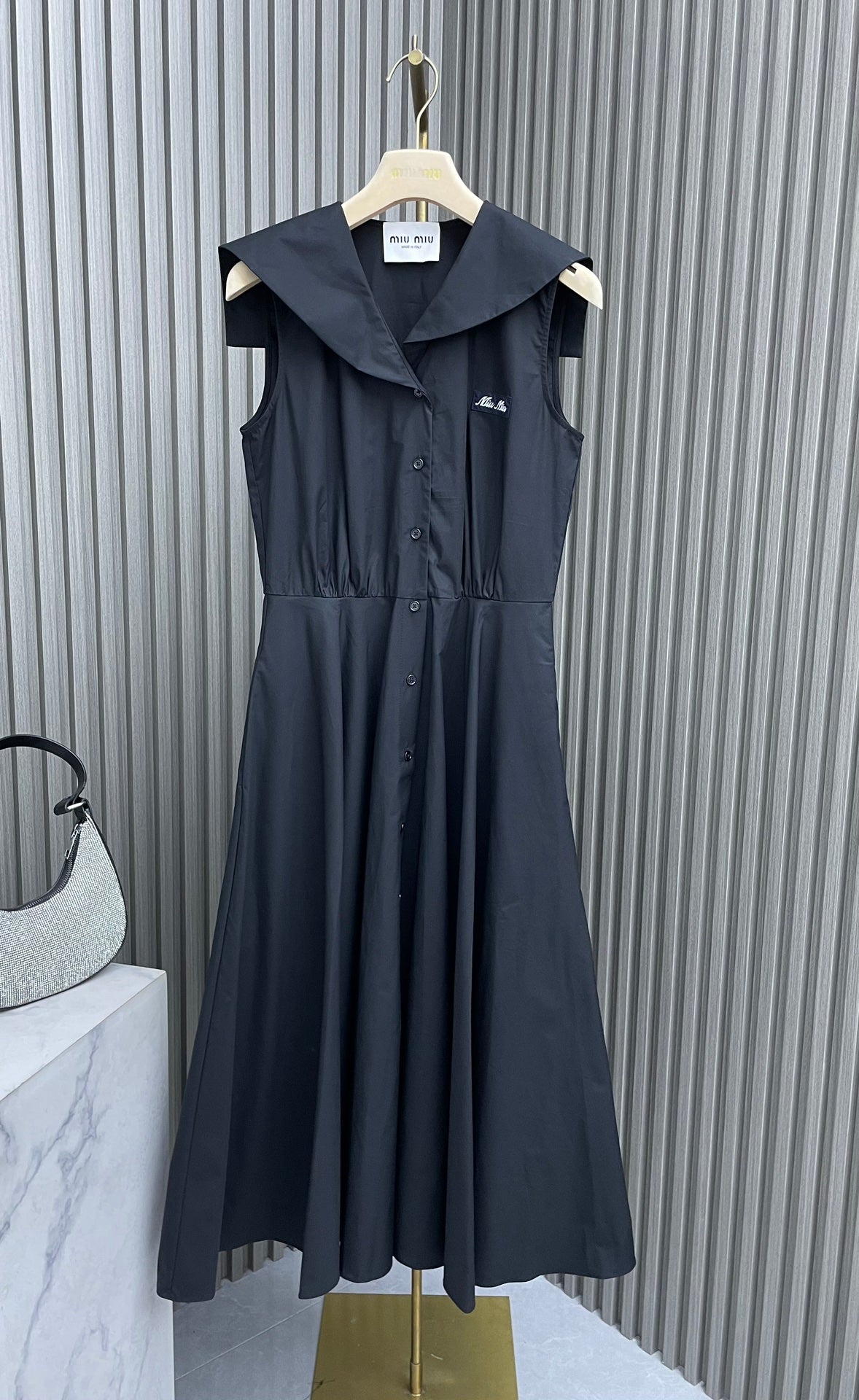 穆M家-2404 24新品上架海軍披肩背心長裙 黑色