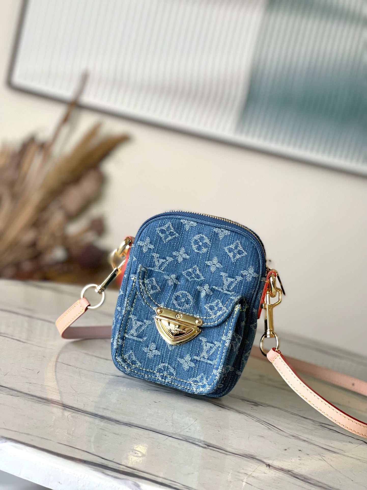 M82948 路L家-Fairfax Pochette 牛仔單寧 斜跨包