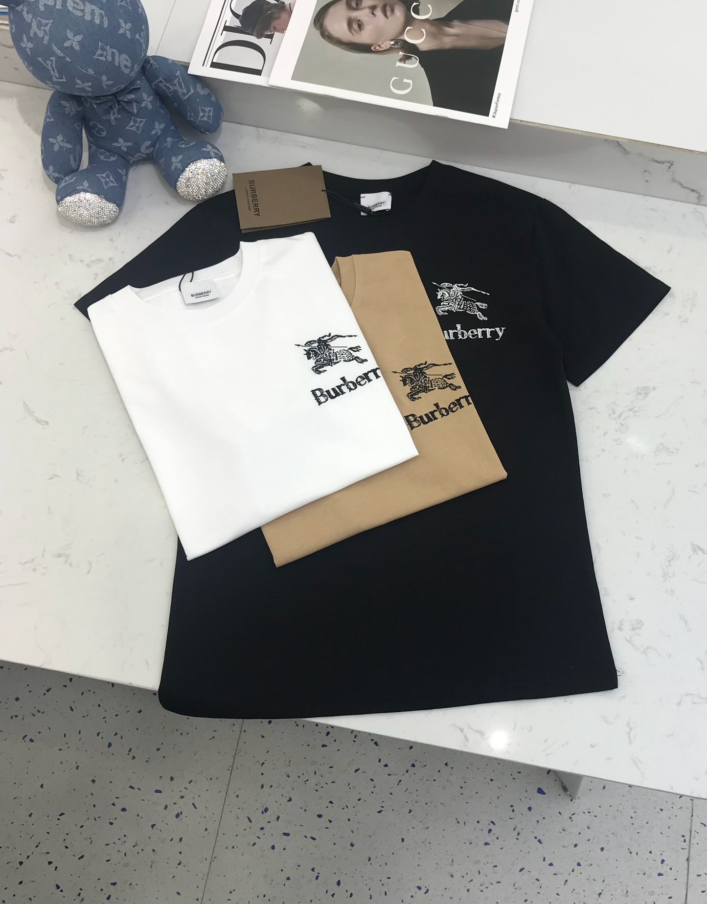 巴B家-2403 刺繡戰馬字母logo圓領短袖TEE 三色