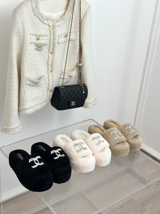 小香家-經典四季雙C毛毛後底拖鞋 杏色