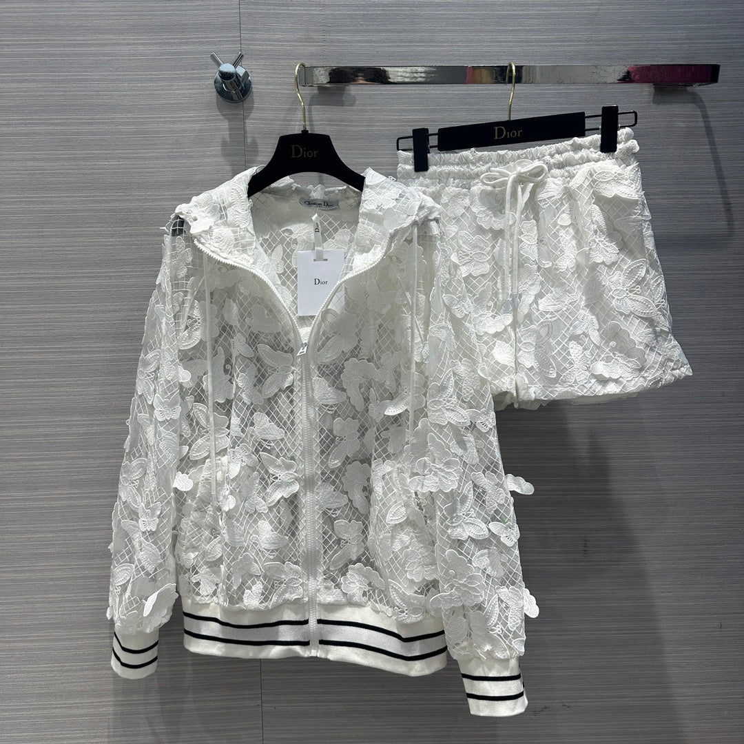 迪D家-2403 24早春度假新品蝴蝶花連帽夾克套裝 白色